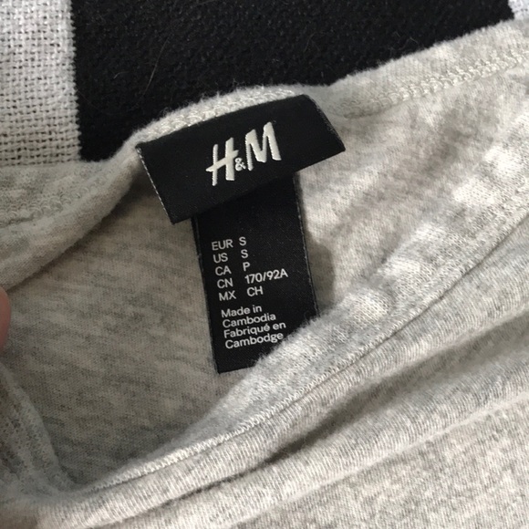 H&M Grey Tee with Ocean Waves Size S - Picture 3 of 4